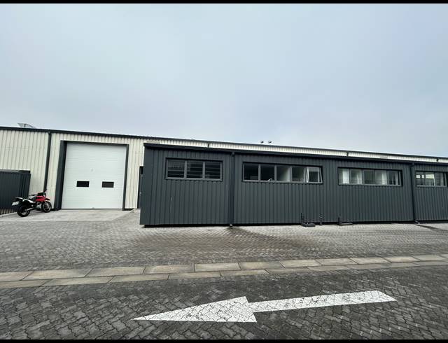 444M² WAREHOUSE TO LET IN RETREAT